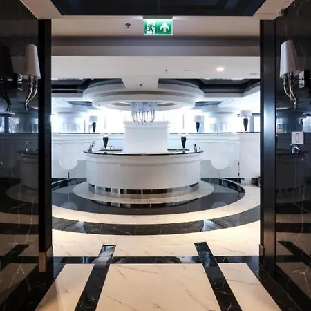 Hanza Tower Downtown 23 Pool & Jacuzzi *